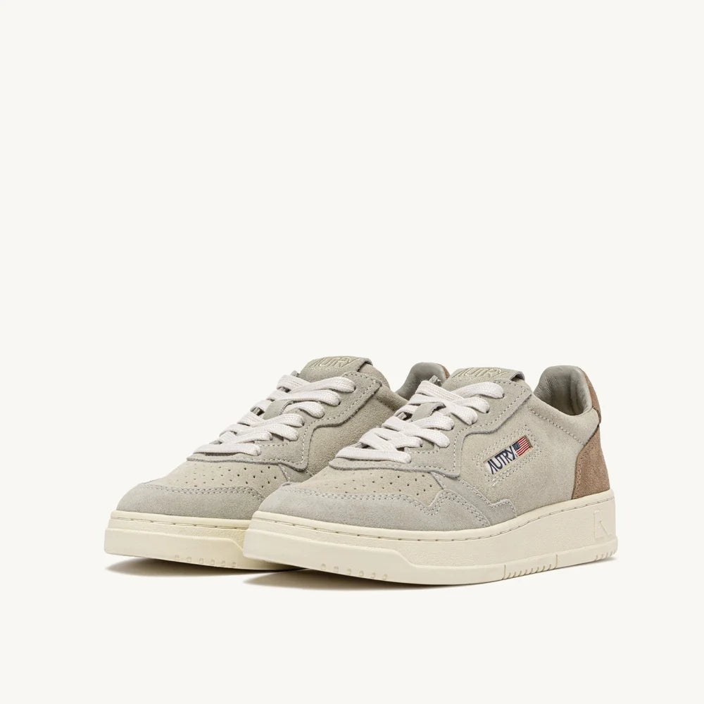 Sneakers MEDALIST - Pelican cigar suede