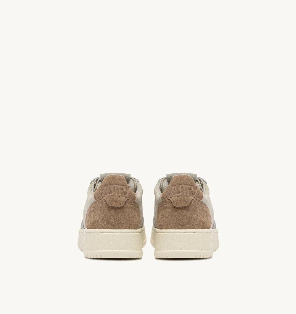 Sneakers MEDALIST - Pelican cigar suede