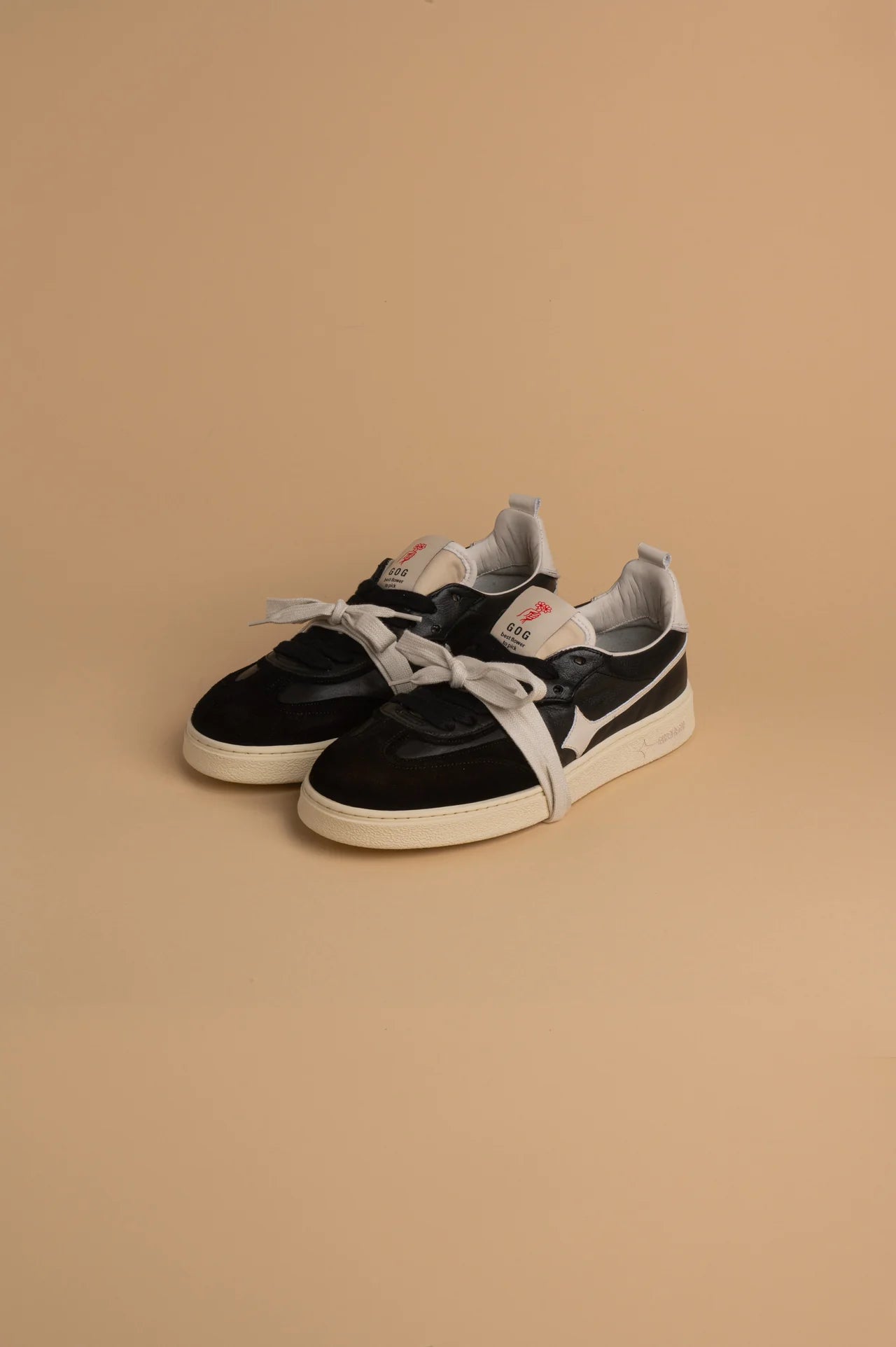 Earth Black Off White